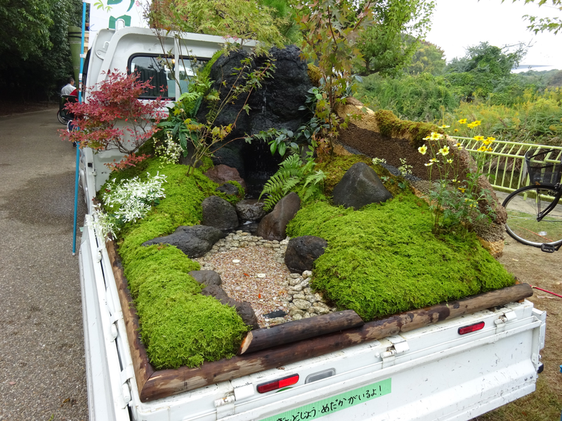 Illustration for article titled Hay un concurso en JapĂłn que consiste en crear el mejor jardĂn en la parte de atrás de una camioneta